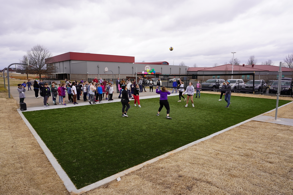 Holt Middle School recently unveiled their Outdoor Volleyball court with a GRAND OPENING! The project is a joint-use partnership between the Boys and Girls Club and the Holt PTO. Members of the State Champion FHS Volleyball team joined Holt students as they enjoyed playing on the new all-weather surface.