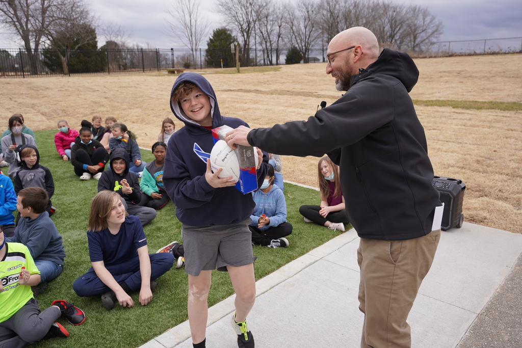 Holt Middle School recently unveiled their Outdoor Volleyball court with a GRAND OPENING! The project is a joint-use partnership between the Boys and Girls Club and the Holt PTO. Members of the State Champion FHS Volleyball team joined Holt students as they enjoyed playing on the new all-weather surface.