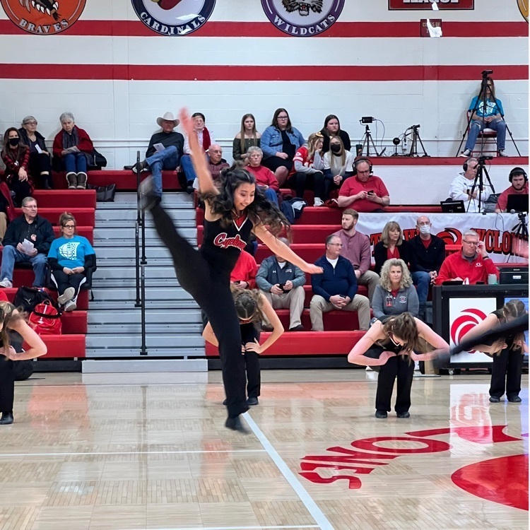 girls dancing