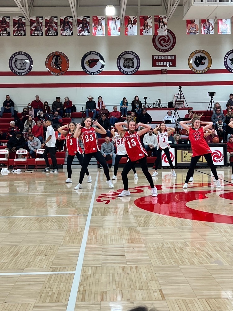 girls dancing