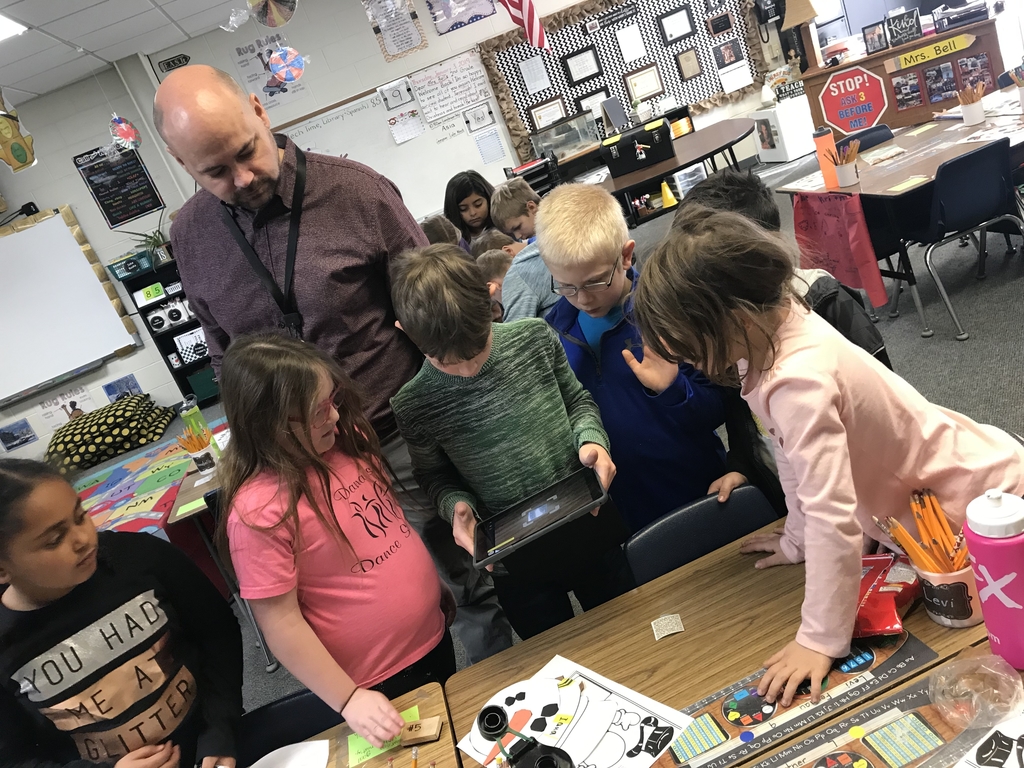 MP Learning Design Coach @FrankSlabaugh welcomed back students after Winter Break with a fun loving @breakoutEDU adventure building trust, working together, taking turns & solving clues to discover the treasure inside...Packer and sweet treats @ MP East! #mphawks
