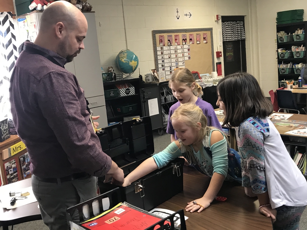 MP Learning Design Coach @FrankSlabaugh welcomed back students after Winter Break with a fun loving @breakoutEDU adventure building trust, working together, taking turns & solving clues to discover the treasure inside...Packer and sweet treats @ MP East! #mphawks