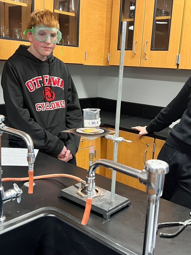 students doing an experiment 