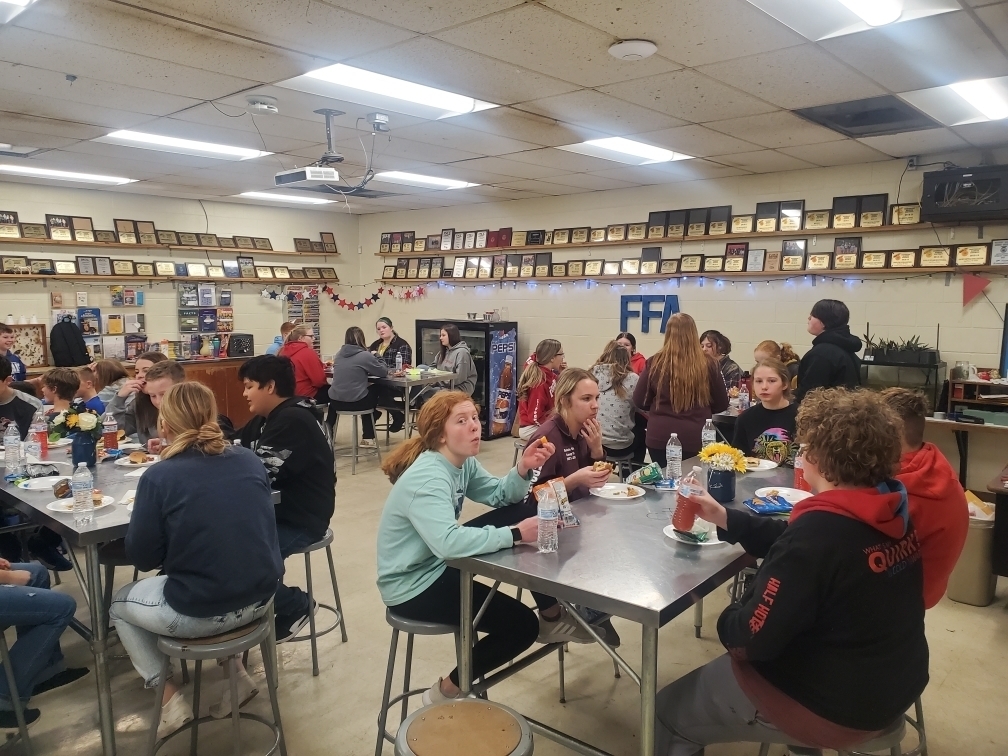 FFA students provide lunch for 8th graders