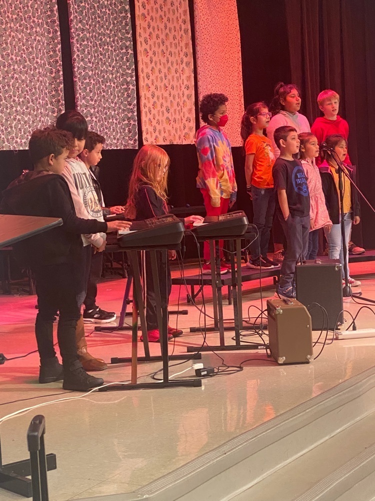 2nd graders singing 
