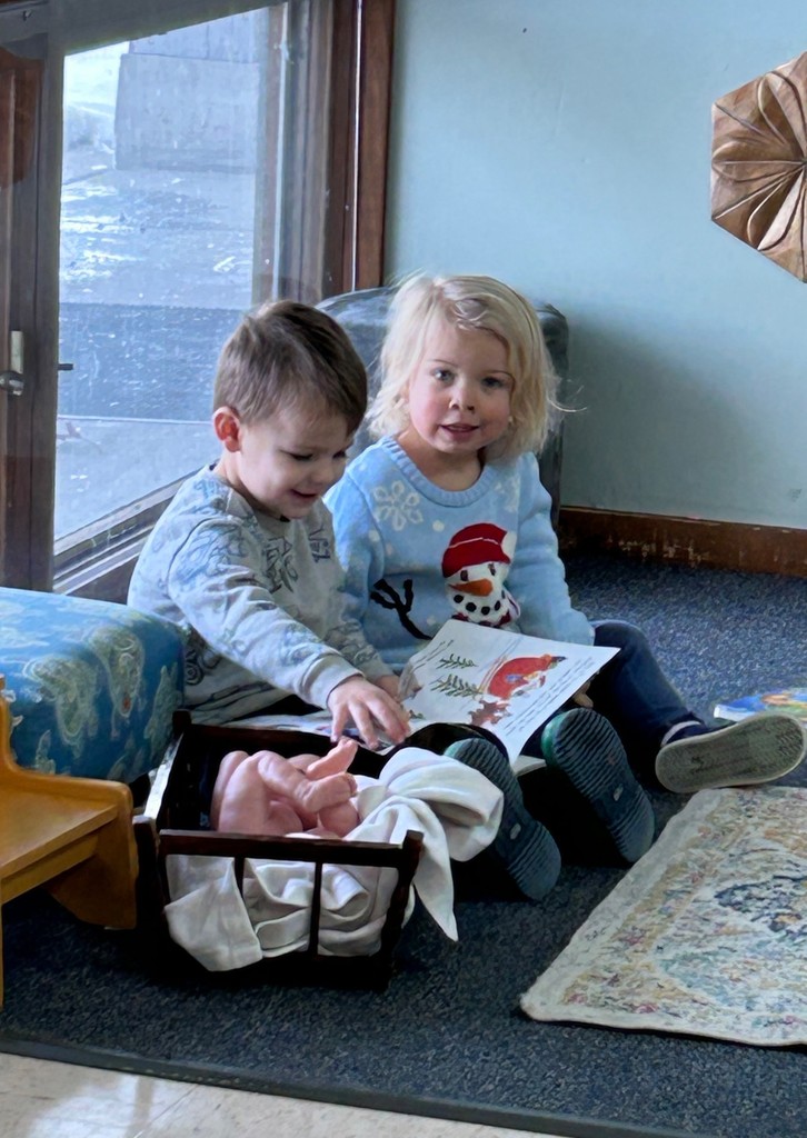toddlers reading 