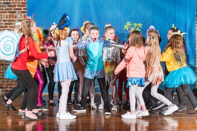 HES Rainbow Fish cast