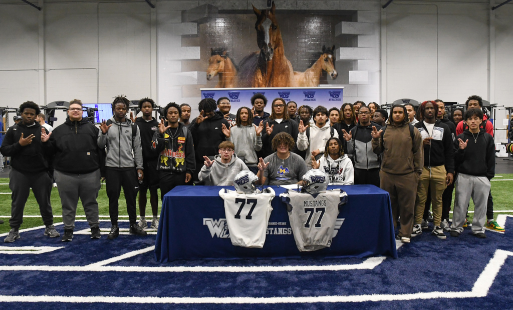 WOS Football team with Jadyn Rhodes