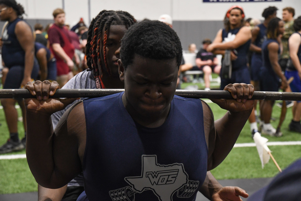 boys powerlifting squat