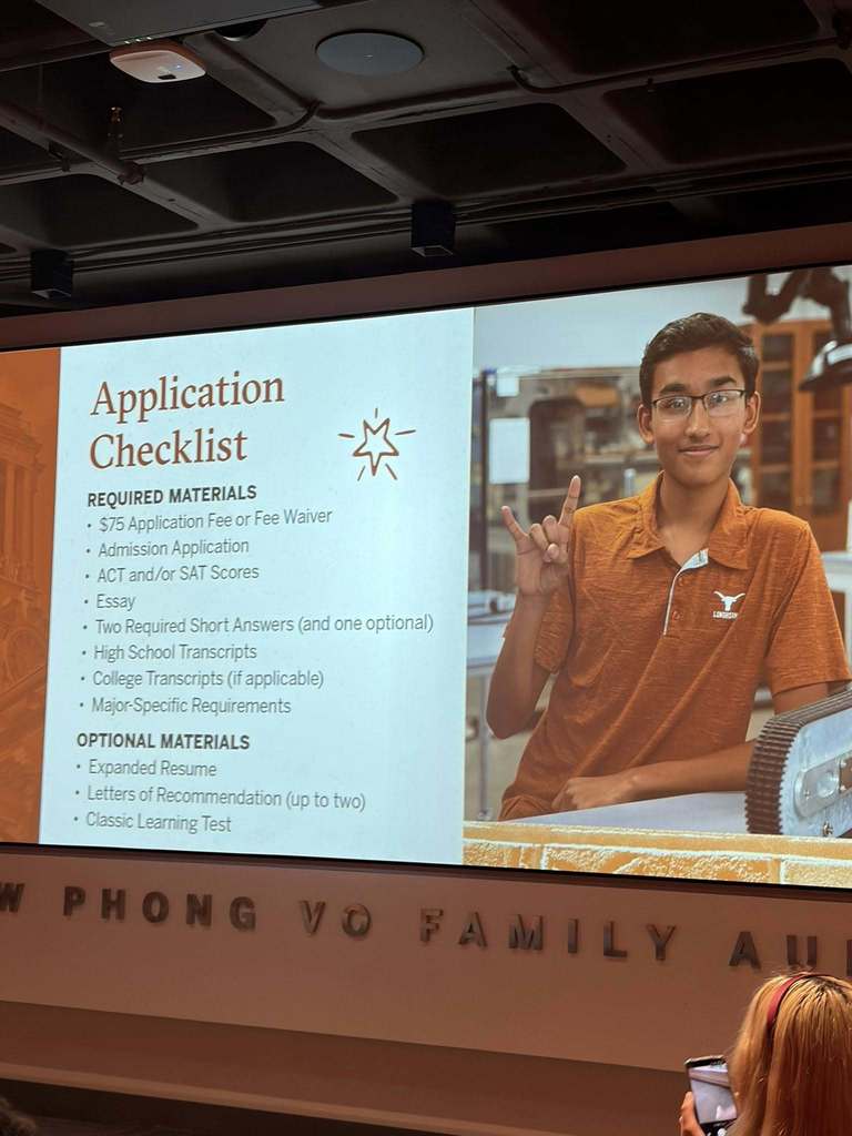 DHS Juniors in CCMR trip to UT Austin