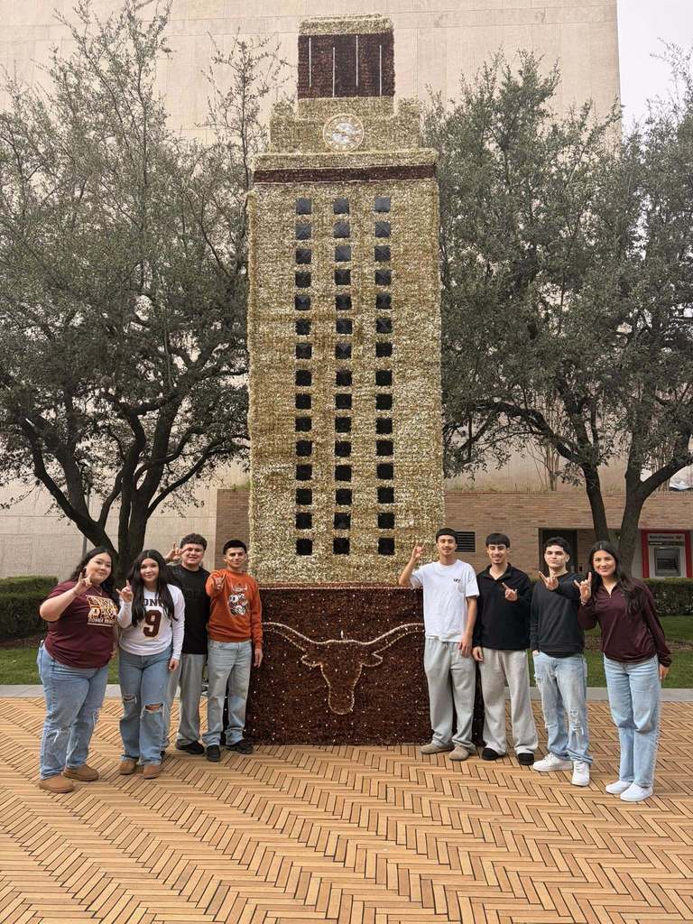 DHS Juniors in CCMR trip to UT Austin