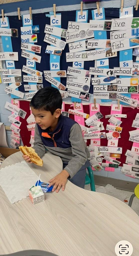 student eating pizza