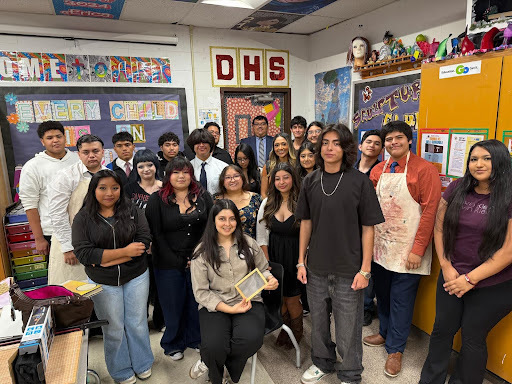 group photo of art students with artist