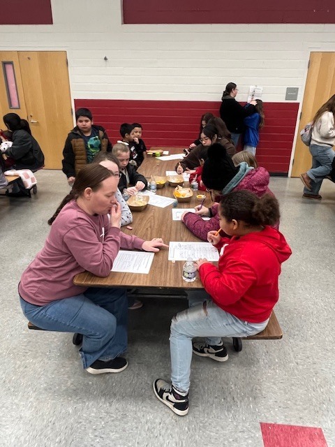 Students learning during breakfast with the teacher 4