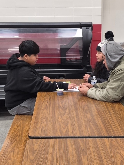 Students learning during breakfast with the teacher 7