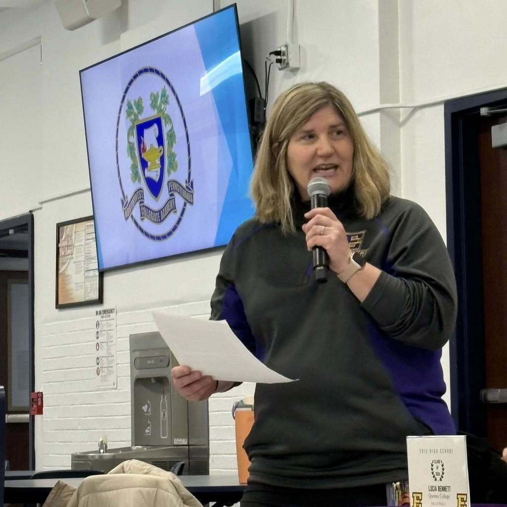 A women speaking into a micraphone.