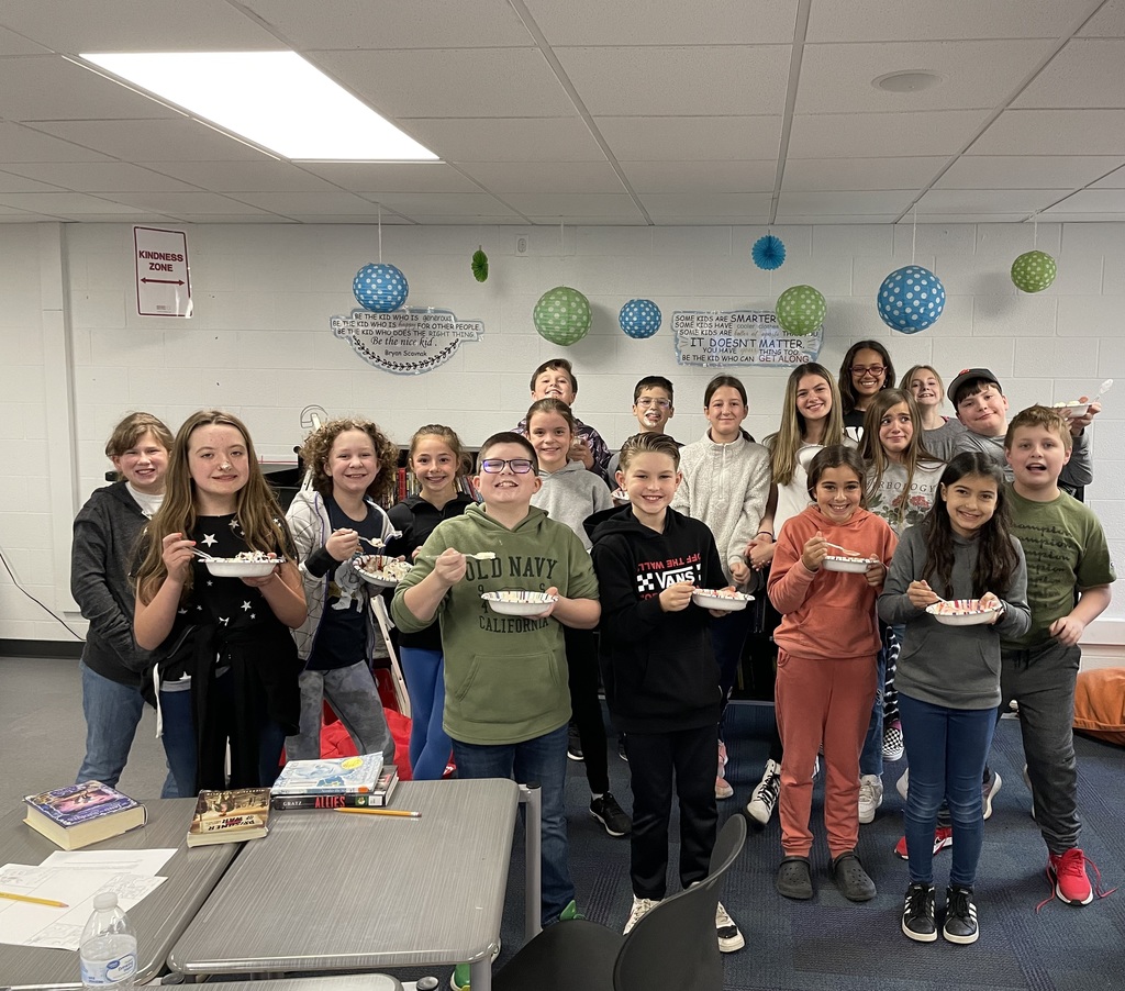 students eating ice cream