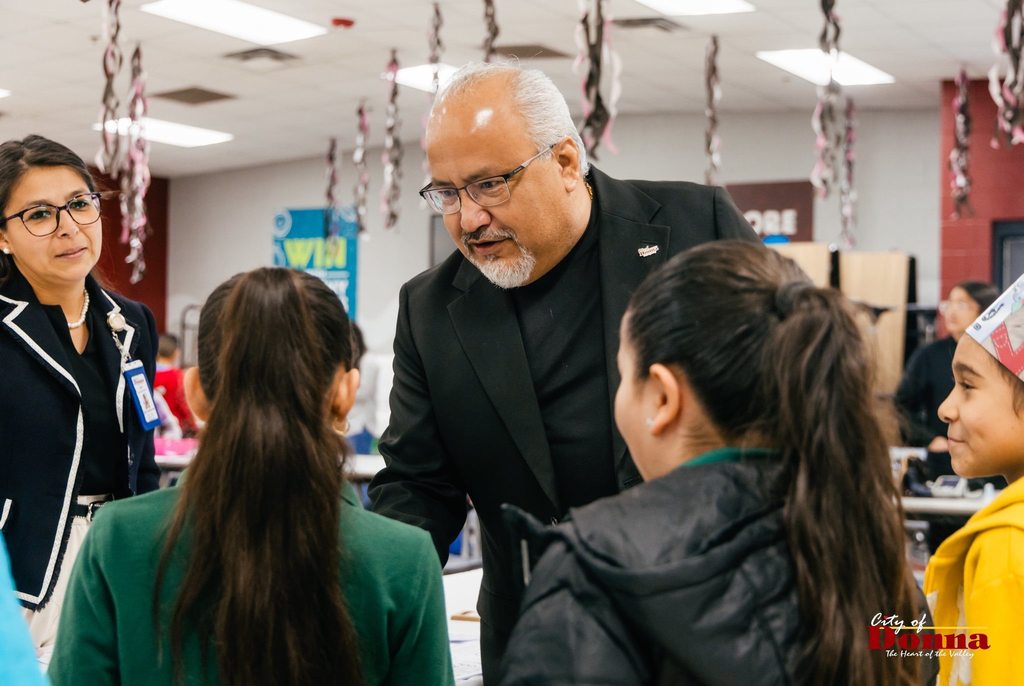 Career Day Picture City of Donna Mayor David Moreno