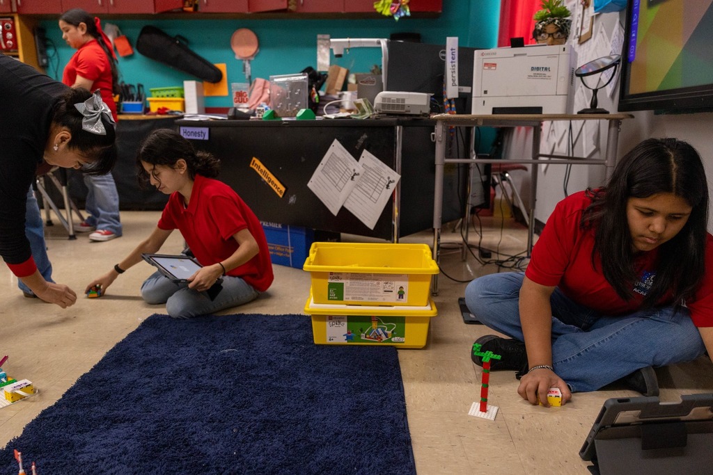 students in robotics