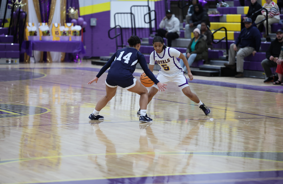 Two individual splaying basketball.