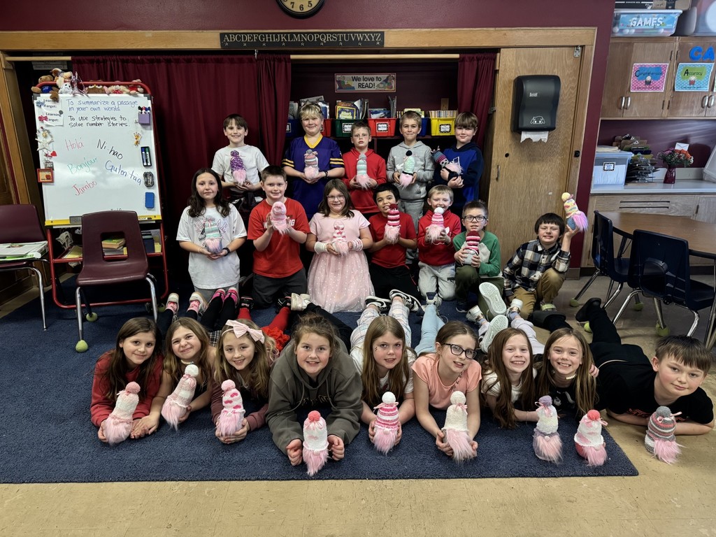 3rd graders with their gnomes