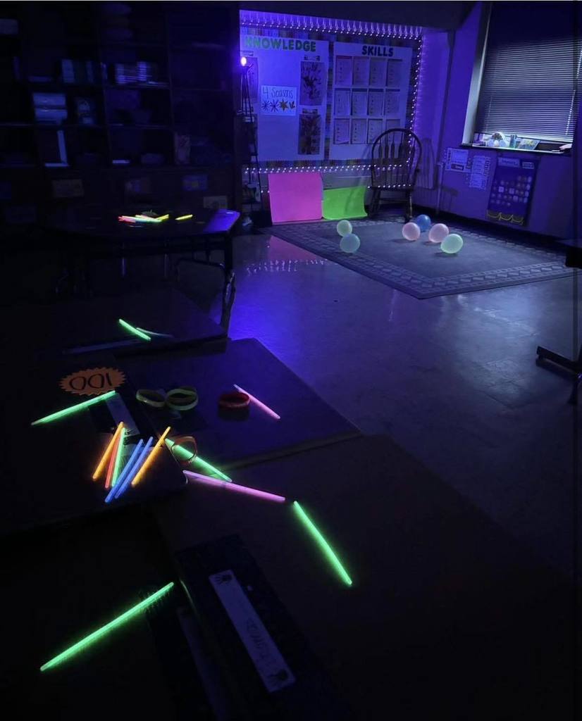 A dark room with glowsticks in it.