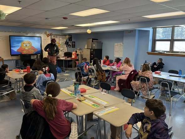 A man talking to kids in a classroom.