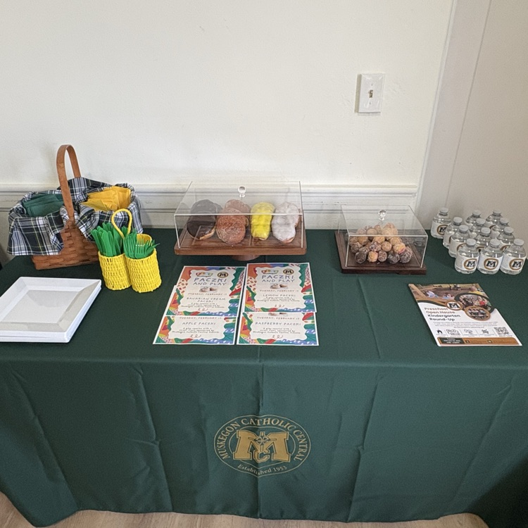 table with paczkis