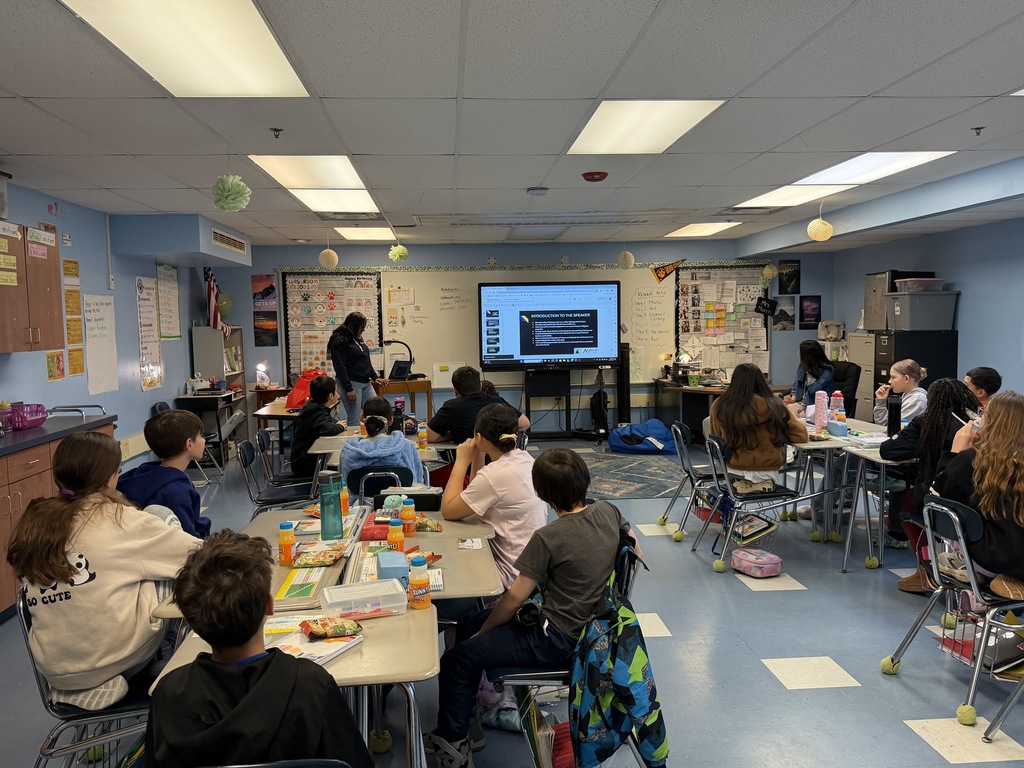 A women speaking to a classroom.