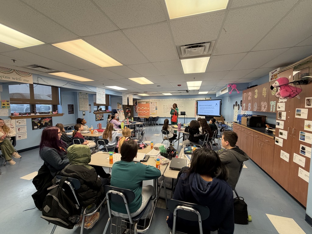 A women speaking to a classroom.