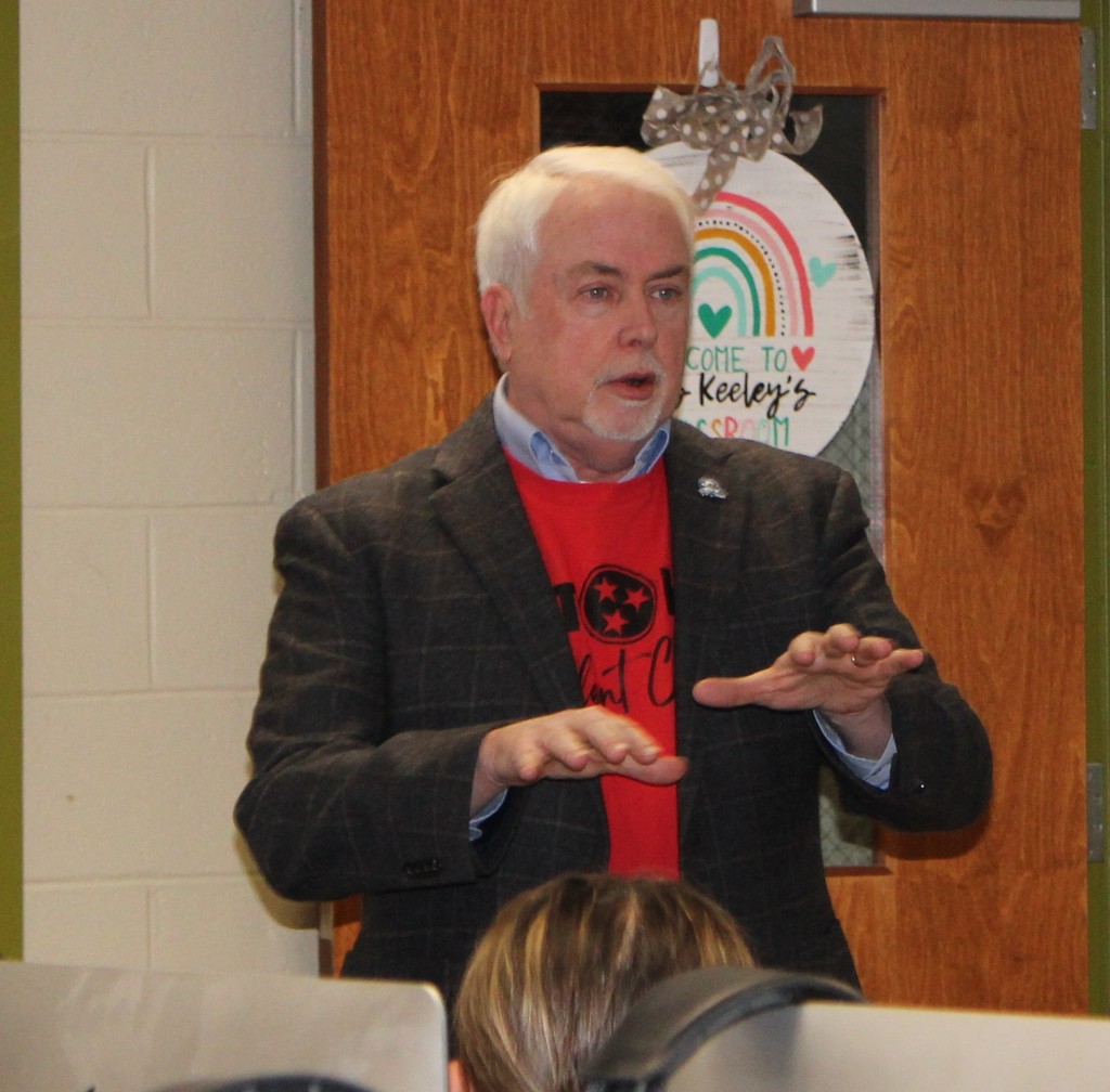 Today, Mayor Barry Akin had the opportunity to visit Atoka Elementary School and spend time with the Student Council — and what a great visit it was!  Mayor Akin shared how local government works right here in the Town of Atoka, what a typical day looks like as Mayor, and some of the challenges and successes that come with serving our community. From budgets and public safety to roads and parks, students got a behind-the-scenes look at how decisions are made and how teamwork keeps our town running.  The students were incredibly interactive, asked thoughtful and insightful questions, and showed a genuine interest in how they can make a difference — both now and in the future. It’s always encouraging to see young leaders so engaged and eager to learn!  Thank you to Atoka Elementary for the warm welcome and to the Student Council for being such outstanding representatives of your school. The future of Atoka is bright! 🌟🏫 #AtokaTN #FutureLeaders #CivicEngagemen