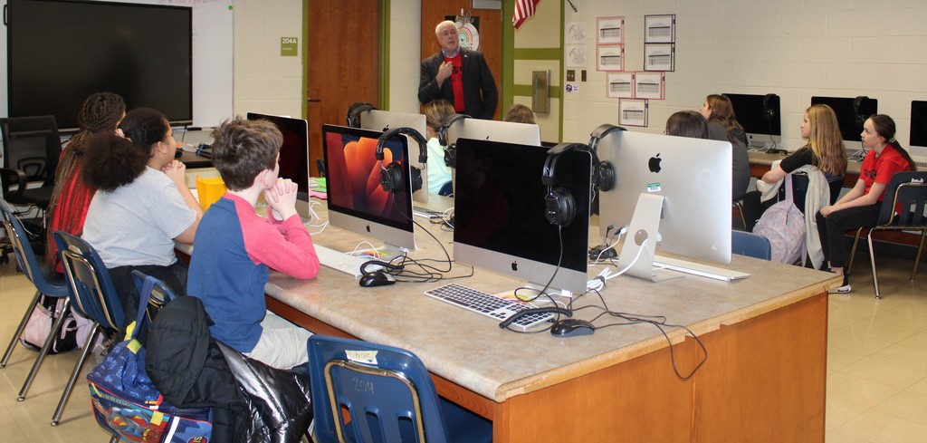Today, Mayor Barry Akin had the opportunity to visit Atoka Elementary School and spend time with the Student Council — and what a great visit it was!  Mayor Akin shared how local government works right here in the Town of Atoka, what a typical day looks like as Mayor, and some of the challenges and successes that come with serving our community. From budgets and public safety to roads and parks, students got a behind-the-scenes look at how decisions are made and how teamwork keeps our town running.  The students were incredibly interactive, asked thoughtful and insightful questions, and showed a genuine interest in how they can make a difference — both now and in the future. It’s always encouraging to see young leaders so engaged and eager to learn!  Thank you to Atoka Elementary for the warm welcome and to the Student Council for being such outstanding representatives of your school. The future of Atoka is bright! 🌟🏫 #AtokaTN #FutureLeaders #CivicEngagemen