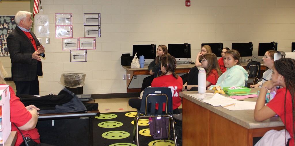 Today, Mayor Barry Akin had the opportunity to visit Atoka Elementary School and spend time with the Student Council — and what a great visit it was!  Mayor Akin shared how local government works right here in the Town of Atoka, what a typical day looks like as Mayor, and some of the challenges and successes that come with serving our community. From budgets and public safety to roads and parks, students got a behind-the-scenes look at how decisions are made and how teamwork keeps our town running.  The students were incredibly interactive, asked thoughtful and insightful questions, and showed a genuine interest in how they can make a difference — both now and in the future. It’s always encouraging to see young leaders so engaged and eager to learn!  Thank you to Atoka Elementary for the warm welcome and to the Student Council for being such outstanding representatives of your school. The future of Atoka is bright! 🌟🏫 #AtokaTN #FutureLeaders #CivicEngagemen