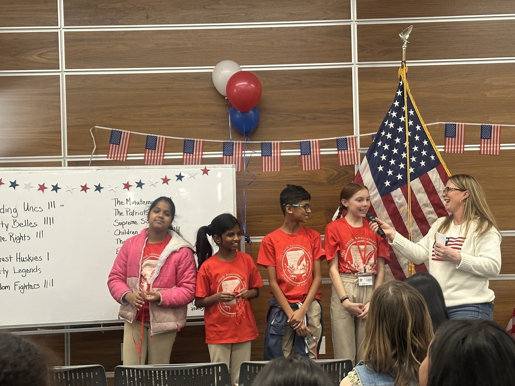 4 elementary students receiving their third place award