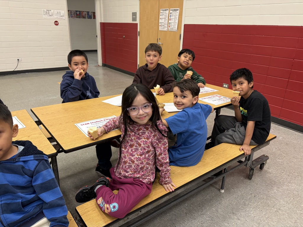 Ice cream party of elementary students 1.