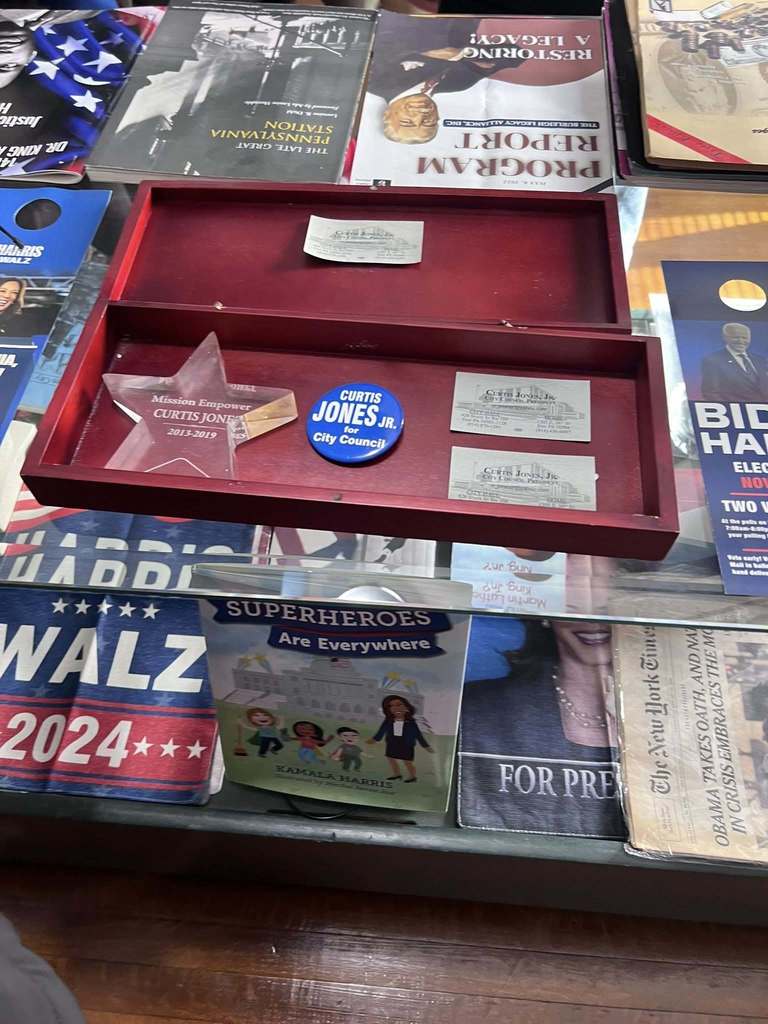 Srtifacts in a glass case. 