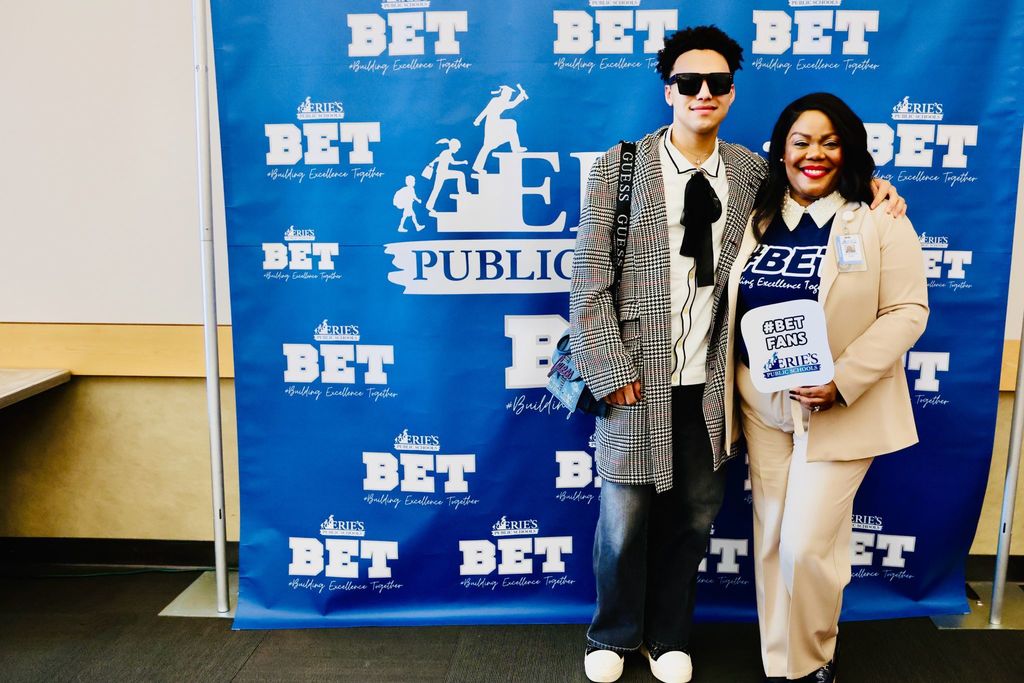 A students standing next to Dr. Natalyn Gibbs.
