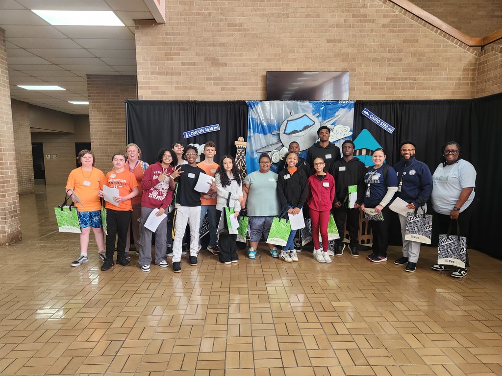 Student taste testers group photo