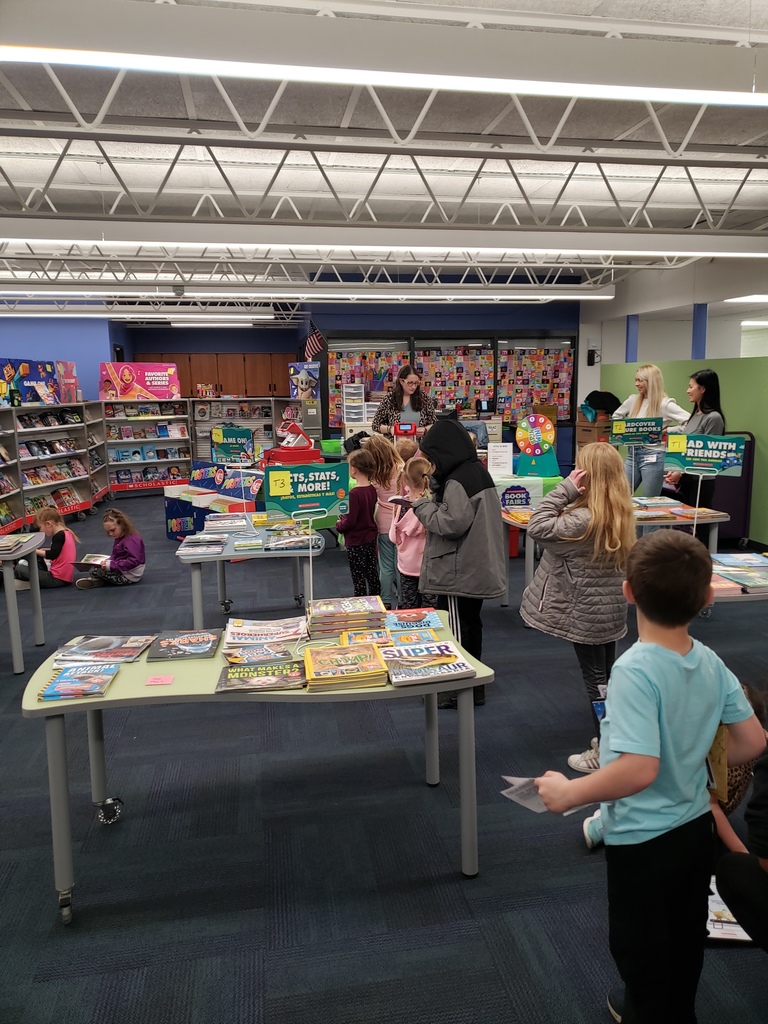 children in line at scholastic book fair