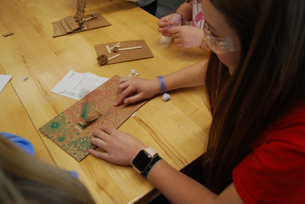 Well decorated catapult in action 