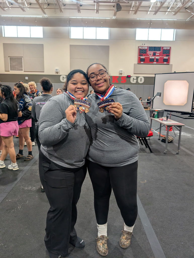 2 WOS powerlifters posing with medal