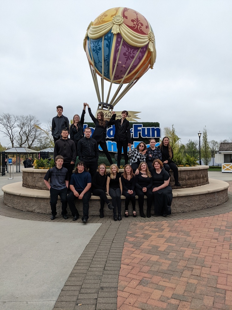 Uniontown HS Choir performed at World of Fun. This picture is of the group.