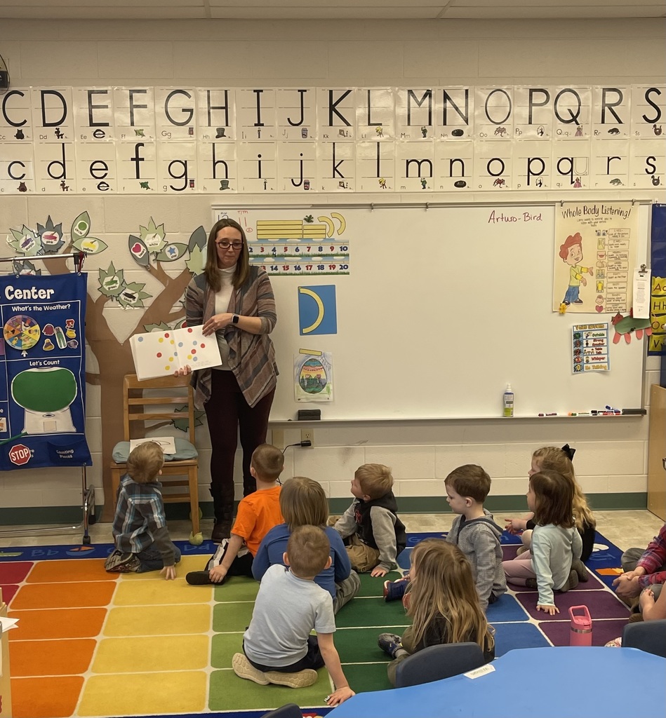 Mrs Wolf reading a story to 4K students