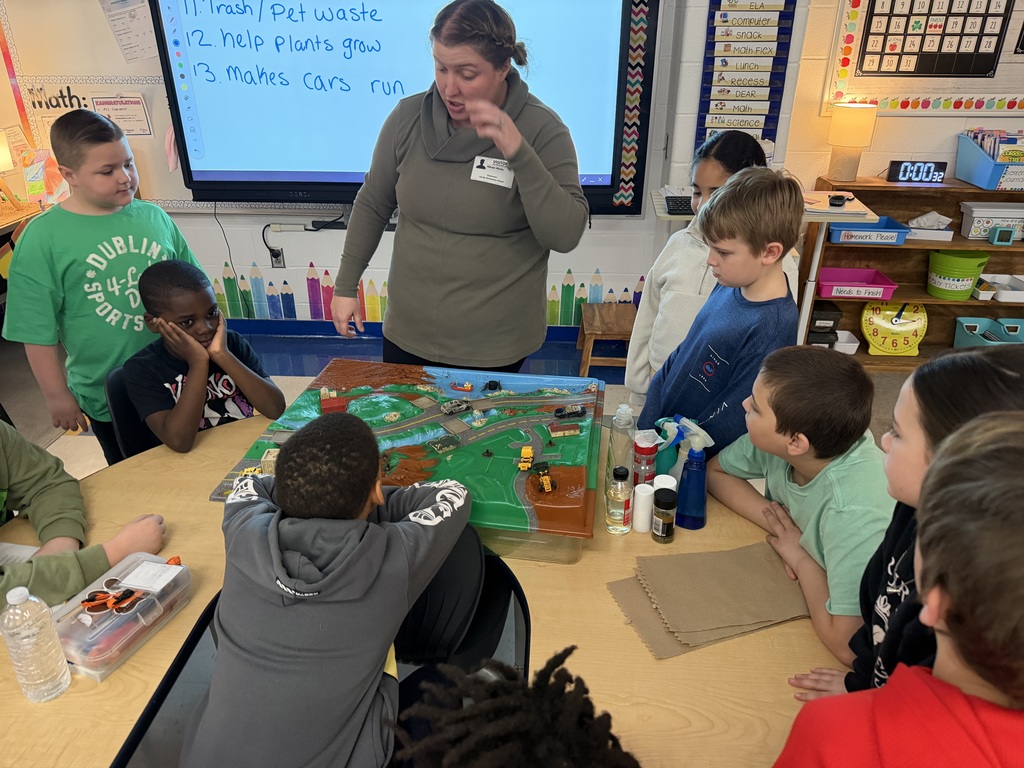 4H instructor with students.
