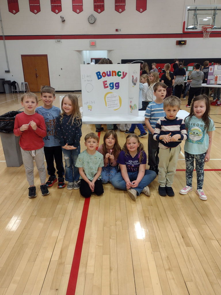 Kindergarten doing a science project