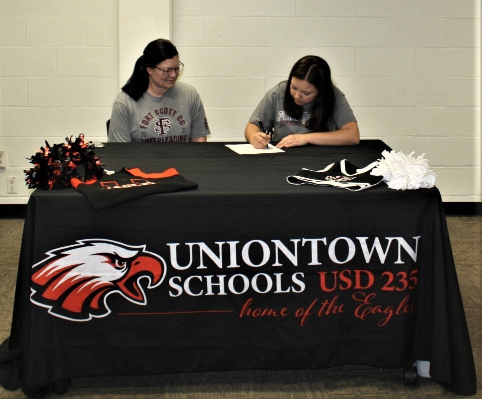 Picture of senior student Camryn Davis with Cheer Coach at Fort Scott Community College