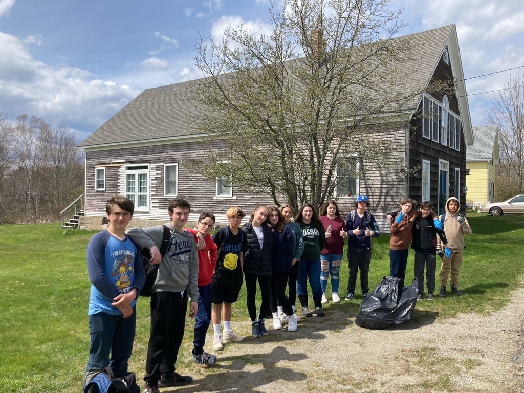 8th graders cleaning up around town