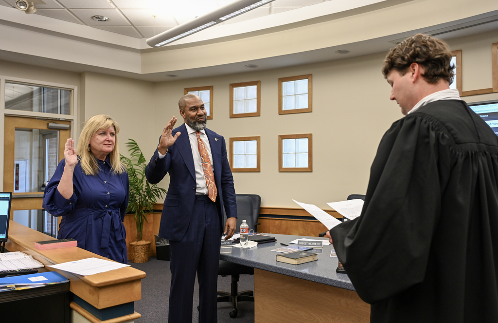 Gulfport School District Board of Trustee Members Being Sworn In