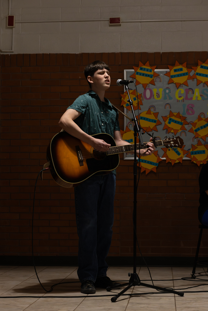 jed hunter singing at dinner theater