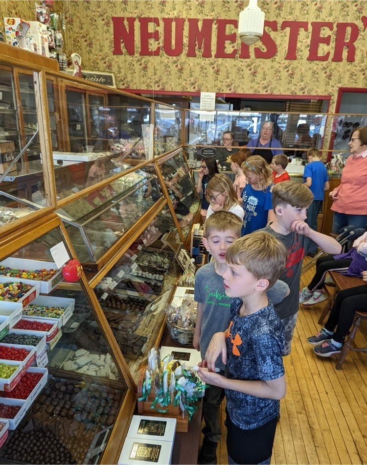 kids at Neumiester’s Candy